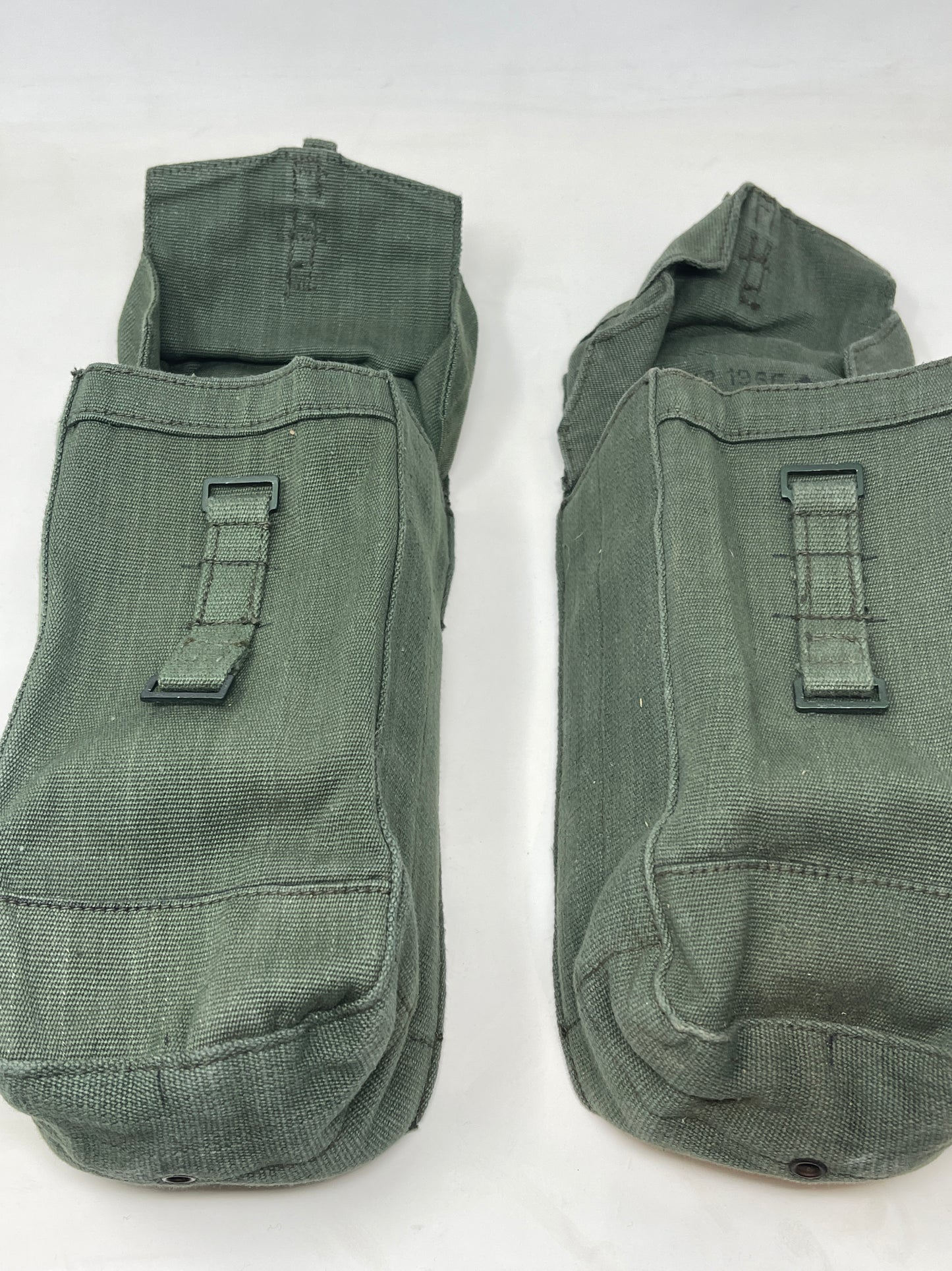 excellent pair of 1944 pattern british ammunition pouches