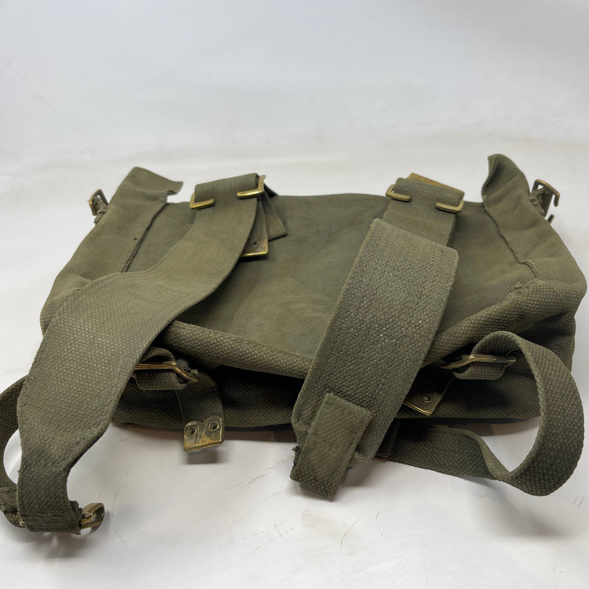 1937 small pack with left and right webbing shoulder straps