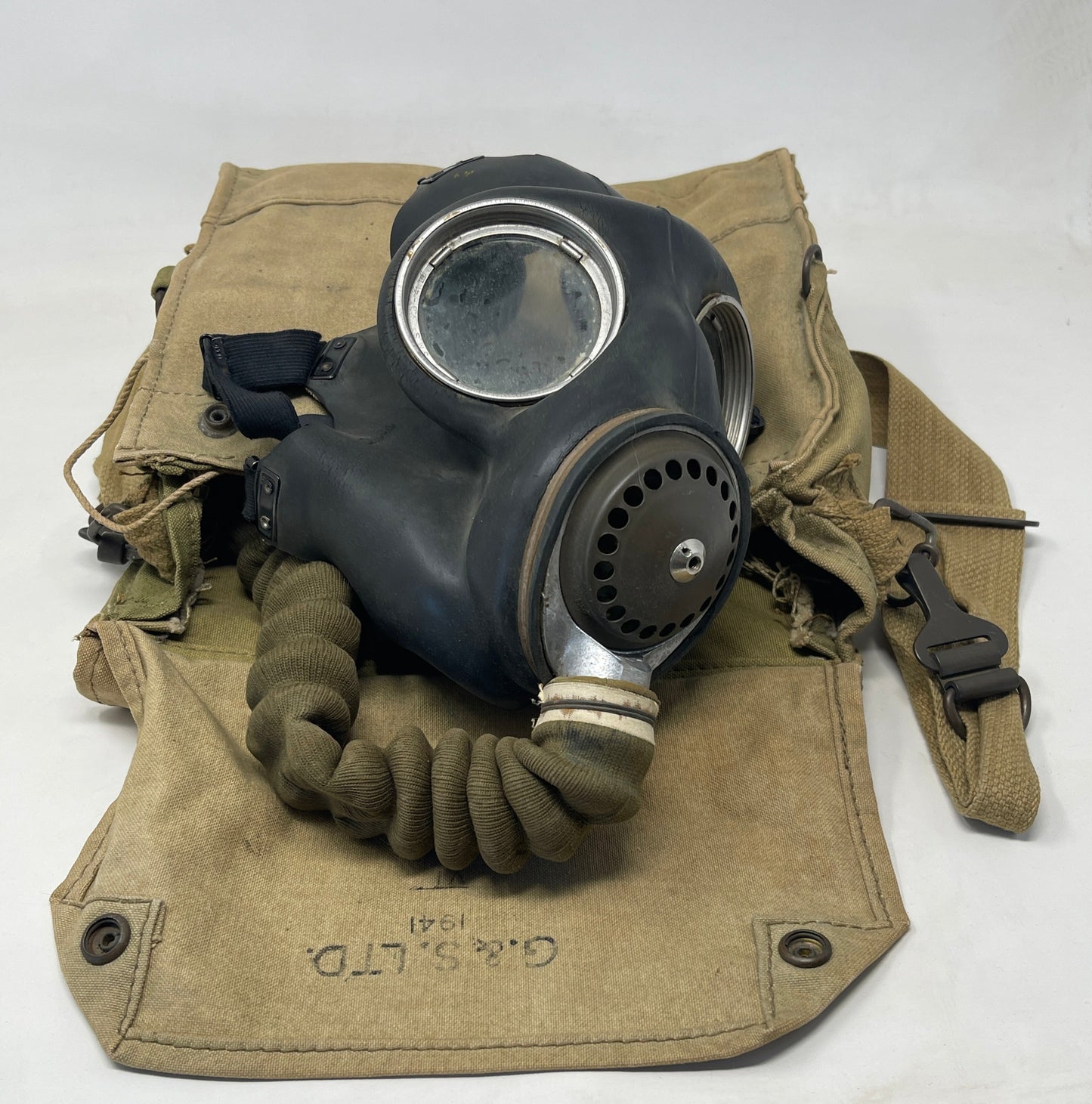 British Respirator, Anti-Gas, General Service, Mk V & Haversack, Mk VI: