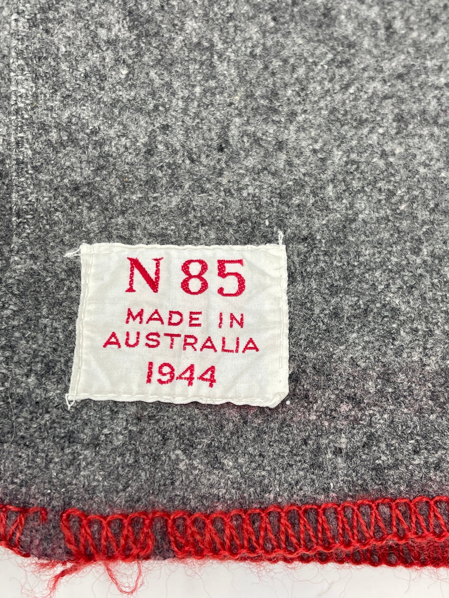 image of 1944 Dated Australian Army Blanket N85 label