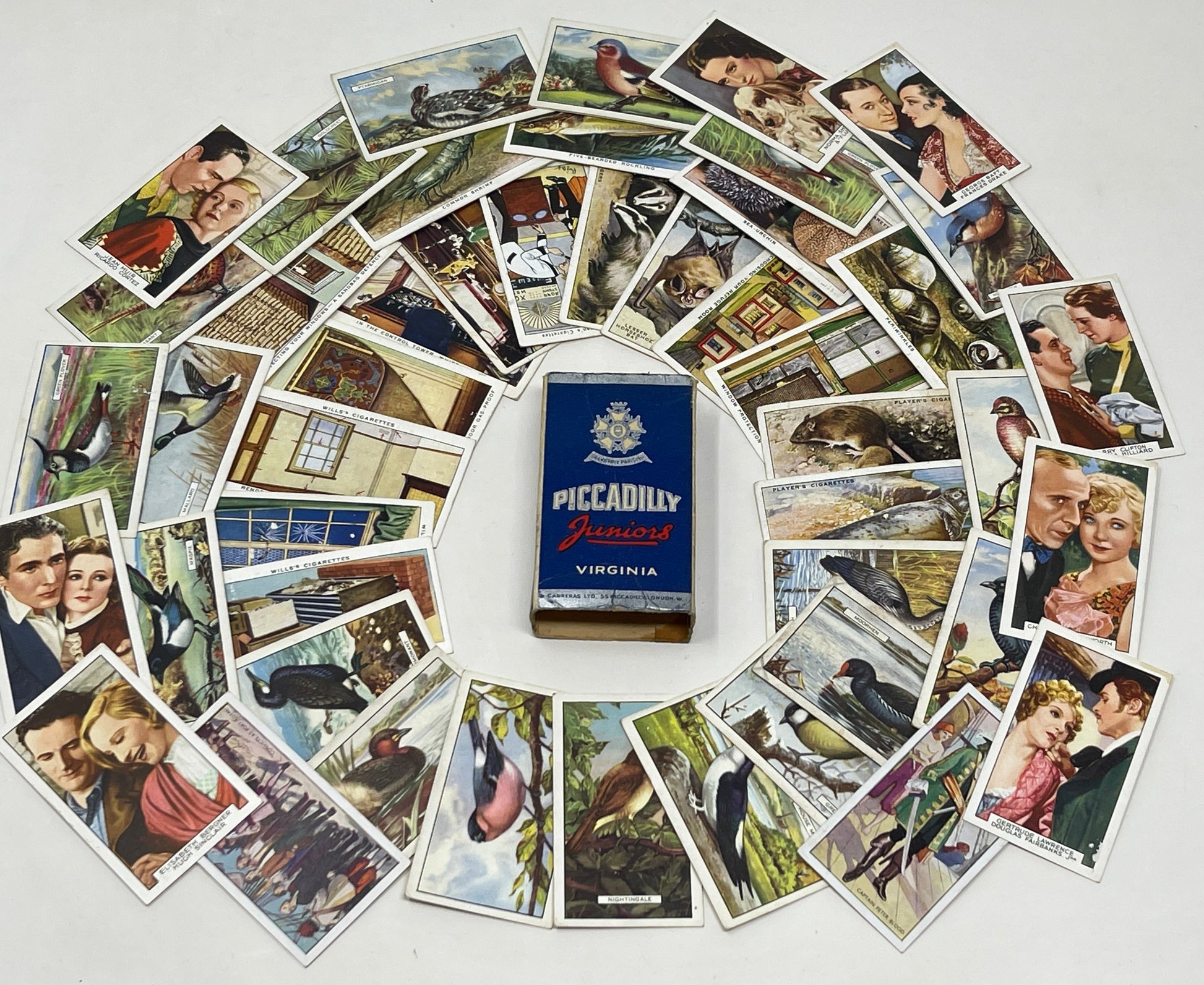 Box of Piccadilly Juniors containing Cigarette Cards Actors